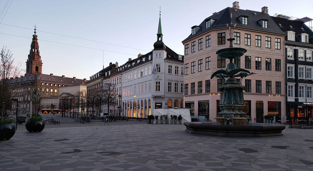 Et mennesketomt Amagertorv i København den 30. marts 2020. Foto: Romina Forte Nerán